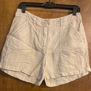 TOMMY BAHAMA 100% linen tan colored shorts. Zipper and button front. Size US 6.